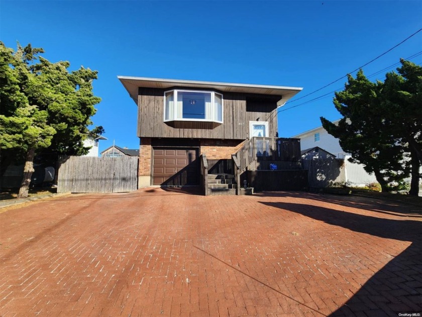 Waterfront home featuring 3 bedrooms and 2.5 baths, the open - Beach Home for sale in Freeport, New York on Beachhouse.com