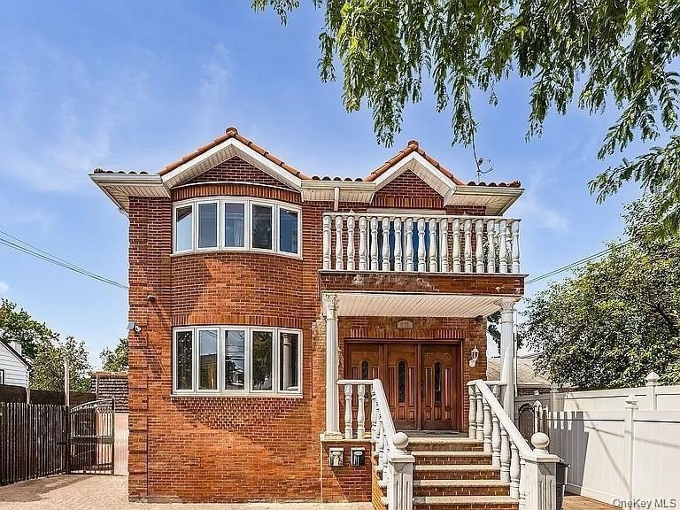 This luxurious two-family home, built in 2016, spans 26 by 51.5 - Beach Home for sale in College Point, New York on Beachhouse.com