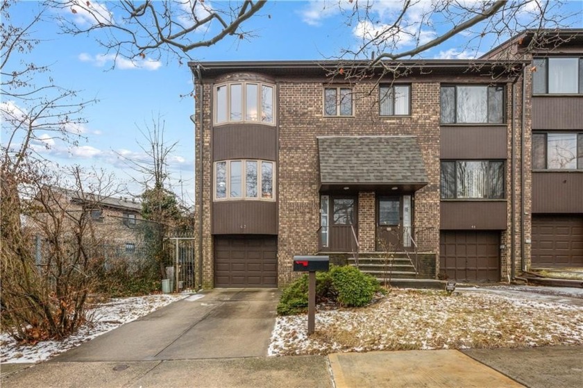 Specious 3-Bedroom Condo in the Hills at Grasmere - Prime - Beach Condo for sale in Staten  Island, New York on Beachhouse.com