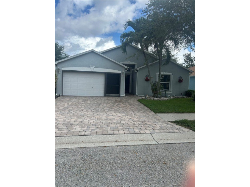 New roof installed by seller prior to closing! Charming 3 bed, 2 - Beach Home for sale in Vero Beach, Florida on Beachhouse.com