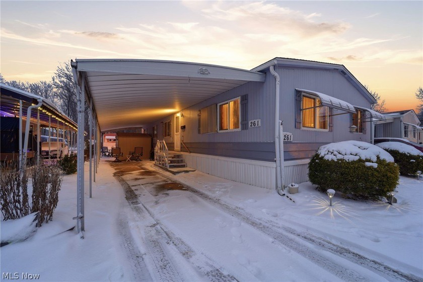 Welcome to 261 Chelsea Drive, a well-maintained 3-bedroom - Beach Home for sale in Willoughby, Ohio on Beachhouse.com