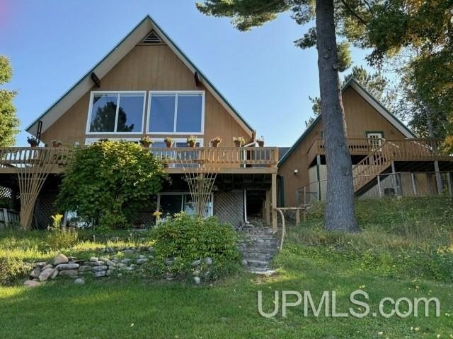 HUGE PRICE REDUCTION ON THIS LAKEFRONT HOME WITH APARTMENT - Beach Apartment for sale in Munising, Michigan on Beachhouse.com