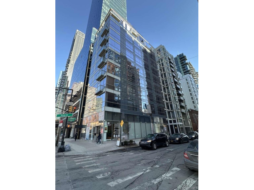 Spacious, airy 628-square-foot one-bedroom with quiet exposure - Beach Condo for sale in Long Island City, New York on Beachhouse.com