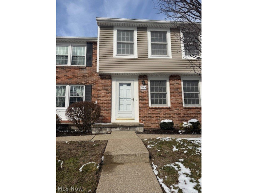 Completely Renovated 2 Bedroom Townhome with Finished Basement! - Beach Condo for sale in Mentor, Ohio on Beachhouse.com