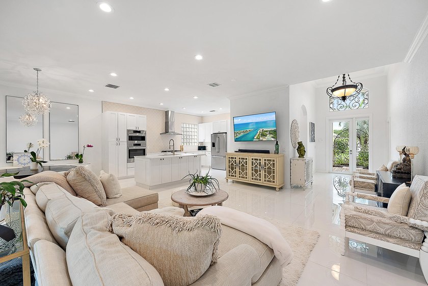 Beautifully renovated and filled with natural light, this bright - Beach Home for sale in West Palm Beach, Florida on Beachhouse.com