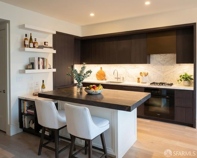 Currently owner occupied. Call listing agent for all showing - Beach Condo for sale in San Francisco, California on Beachhouse.com