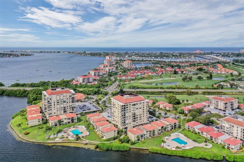 Incredible 11th Floor WATERFRONT CONDO with breathtaking views - Beach Condo for sale in St. Petersburg, Florida on Beachhouse.com