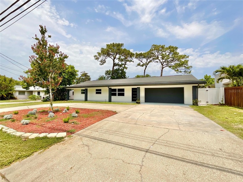 Motivated seller - bring your offer! Welcome to your dream home - Beach Home for sale in Dunedin, Florida on Beachhouse.com