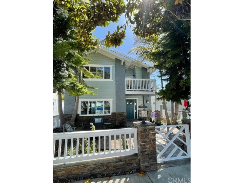 This lovely traditional-styled home just south of Hermosa Beach - Beach Townhome/Townhouse for sale in Redondo Beach, California on Beachhouse.com
