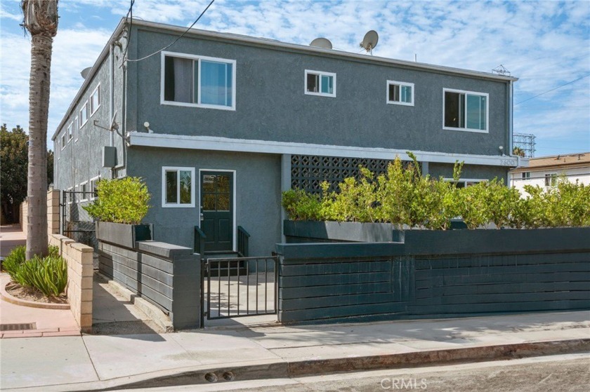 Welcome to 2600 Mathews Avenue, a remodeled 7-unit property in - Beach Apartment for sale in Redondo Beach, California on Beachhouse.com