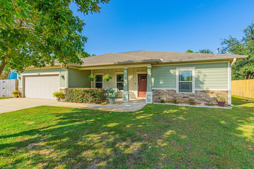 Meticulously maintained and great location in Navarre, very - Beach Home for sale in Navarre, Florida on Beachhouse.com