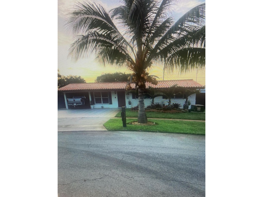 A vary spacious home in execellent condition in a vary charming - Beach Home for sale in West Palm Beach, Florida on Beachhouse.com