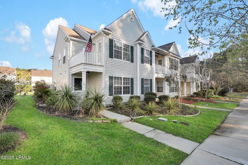 Awesome end-unit 4 bedroom, 3.5 bathroom townhouse with lagoon - Beach Townhome/Townhouse for sale in Okatie, South Carolina on Beachhouse.com