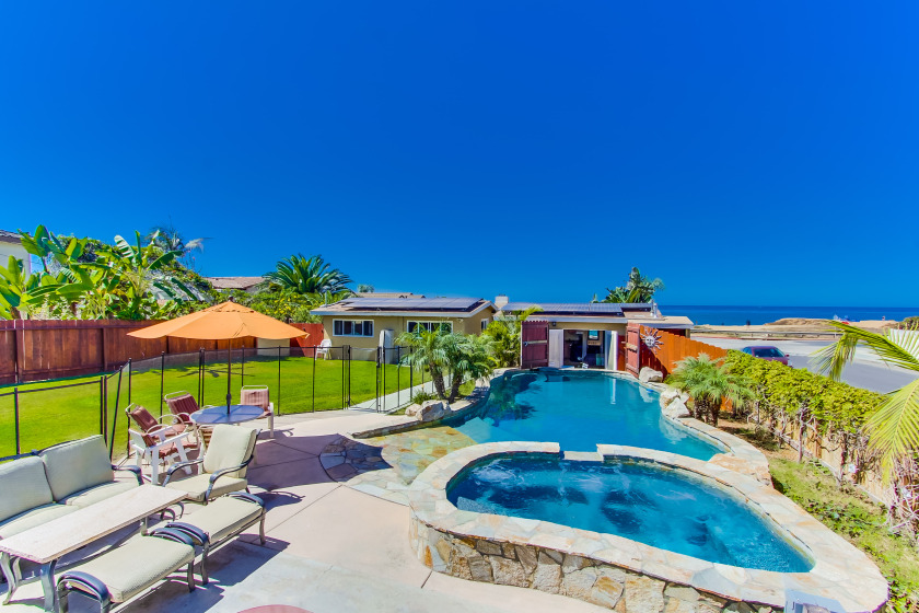SPACIOUS OCEANFRONT HOME WITH PRIVATE POOL & HOT TUB--Ping Pong - Beach Vacation Rentals in San Diego, California on Beachhouse.com