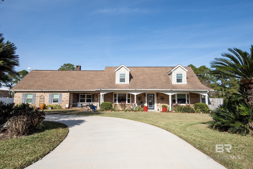 YOUR GOLF COURSE HOME IS AVAILABLE! This 4-bedroom, 2.5-bath - Beach Home for sale in Foley, Alabama on Beachhouse.com