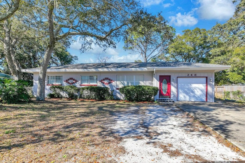Lovely single-story, 3-bedroom home located in the highly - Beach Home for sale in Fort Walton Beach, Florida on Beachhouse.com