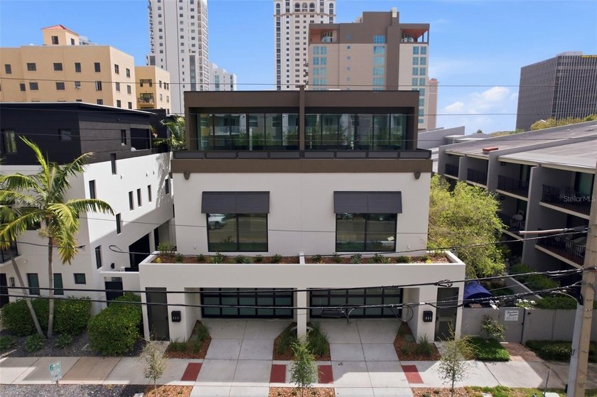 Welcome to 321 2nd St N in the heart of vibrant Downtown St - Beach Townhome/Townhouse for sale in St. Petersburg, Florida on Beachhouse.com