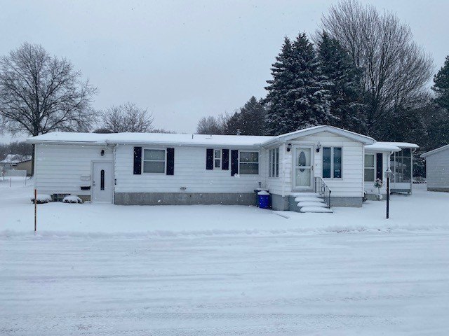 Hurry on this rare opportunity to own a well-maintained condo in - Beach Condo for sale in Erie, Pennsylvania on Beachhouse.com