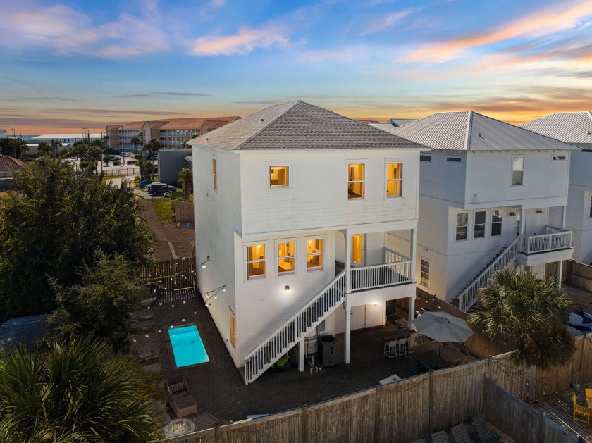 Made for entertaining, 10 Blue Surf Lane offers the perfect - Beach Home for sale in Miramar Beach, Florida on Beachhouse.com