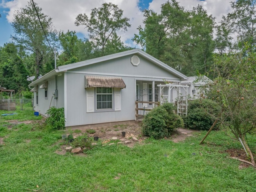 Built in 2014, this move-in ready, well-maintained home features - Beach Home for sale in Crawfordville, Florida on Beachhouse.com
