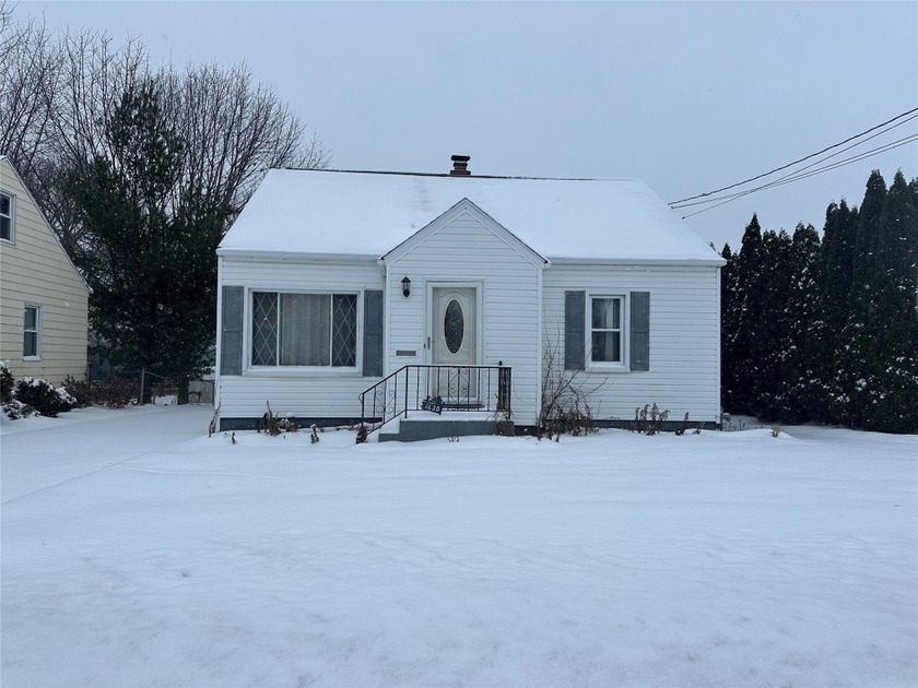 Welcome home to this 4-bedroom property offering 1.5 baths, an - Beach Home for sale in Erie, Pennsylvania on Beachhouse.com