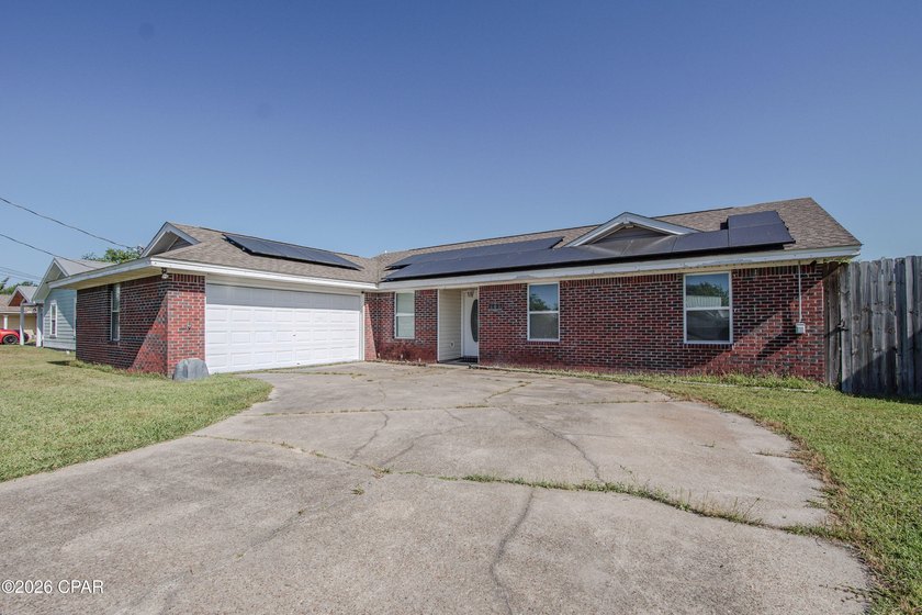 Charming 3-bedroom, 2-bath move-in ready home located in an - Beach Home for sale in Lynn Haven, Florida on Beachhouse.com