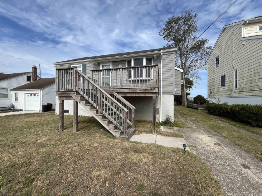 Location, location... LOCATION!! Tremendous potential awaits - Beach Home for sale in Ventnor, New Jersey on Beachhouse.com