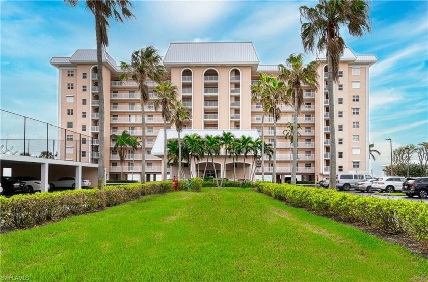 **Stunning Luxury Condo with Gulf Front Views!** On Marco Island - Beach Home for sale in Marco Island, Florida on Beachhouse.com