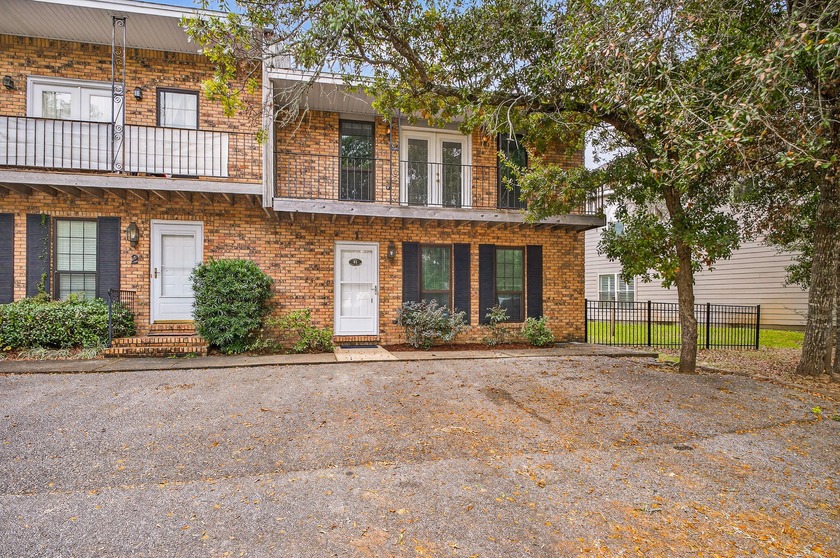 Priced well below comps, this townhome offers 2 large bedrooms - Beach Townhome/Townhouse for sale in Fort Walton Beach, Florida on Beachhouse.com