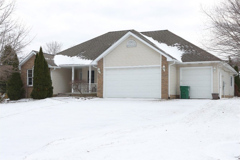 IMMEDIATELY AVAILABLE IN HARBORCREEK SCHOOL DISTRICT. ONE OWNER - Beach Home for sale in Erie, Pennsylvania on Beachhouse.com