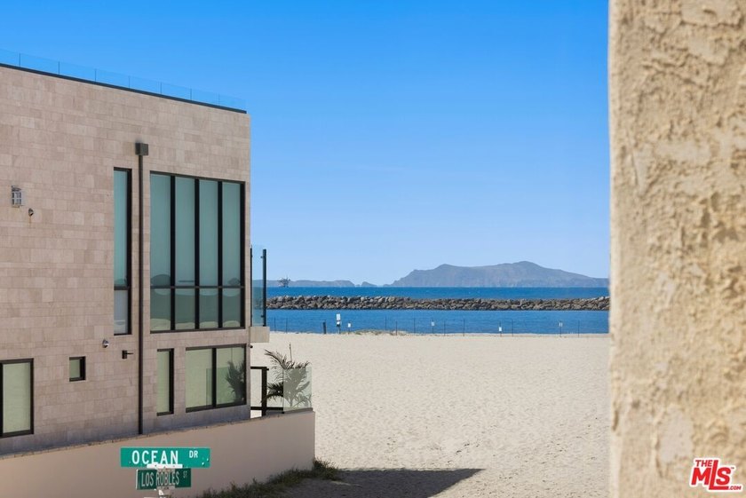Experience vivid blue ocean and island views from this perfect - Beach Home for sale in Oxnard, California on Beachhouse.com
