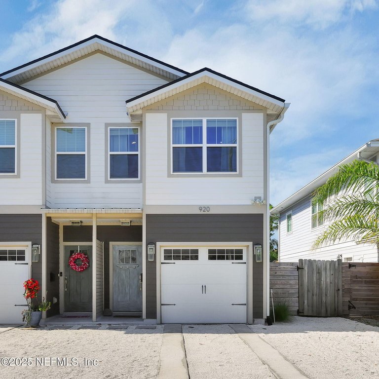 Newer 4 Bedroom end unit townhome just 8 Blocks to the Beach - Beach Home for sale in Jacksonville Beach, Florida on Beachhouse.com