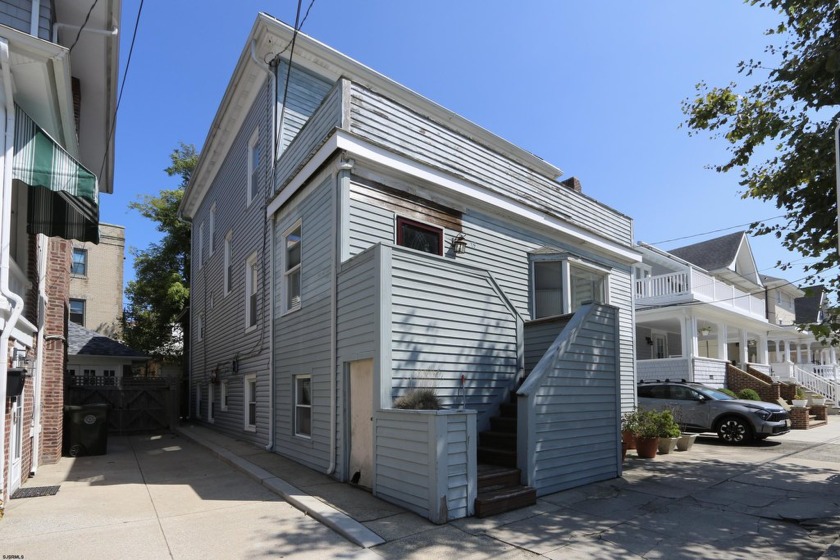 INVESTORS, INVESTORS! Come check out this 3 story duplex that is - Beach Townhome/Townhouse for sale in Atlantic City, New Jersey on Beachhouse.com