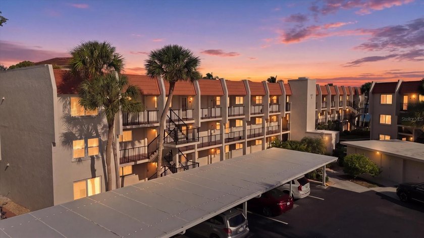 Wonderful Venice Island location, this Beautiful Turnkey - Beach Condo for sale in Venice, Florida on Beachhouse.com