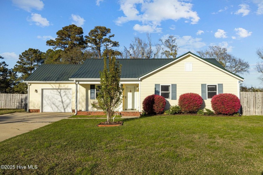 Welcome to 1810 Paulette Road in beautiful Morehead City, NC! - Beach Home for sale in Morehead City, North Carolina on Beachhouse.com