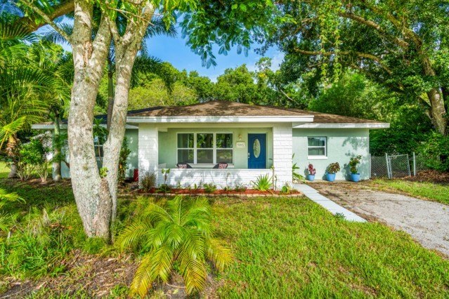 Step into a slice of Vero Beach paradise! This classic charmer - Beach Home for sale in Vero Beach, Florida on Beachhouse.com