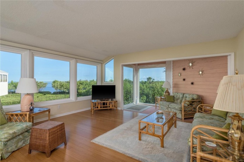 Live in paradise at the Island Club of Tarpon Springs!  This - Beach Condo for sale in Tarpon Springs, Florida on Beachhouse.com