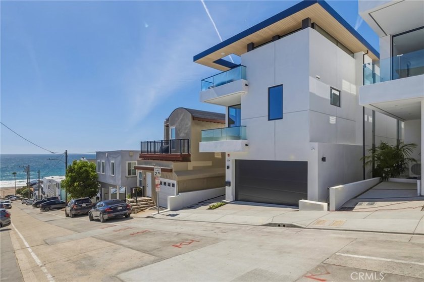 Positioned just moments from the sand, this newly constructed - Beach Townhome/Townhouse for sale in Manhattan Beach, California on Beachhouse.com