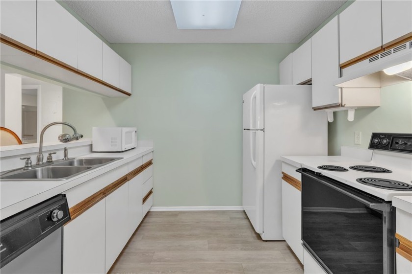 This FIRST FLOOR, 2bd/2ba partially furnished beauty-golfers - Beach Condo for sale in Vero Beach, Florida on Beachhouse.com