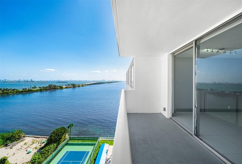 BEAUTIFULLY REMODELED WATERFRONT STUDIO WITH BREATHTAKING VIEWS - Beach Condo for sale in Miami, Florida on Beachhouse.com
