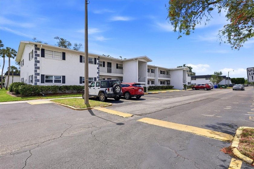 Enjoy easy, carefree living in this beautifully maintained - Beach Condo for sale in Bradenton, Florida on Beachhouse.com