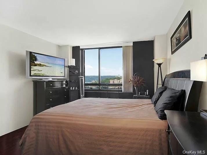 Enjoy carefree living with stunning water views in this - Beach Condo for sale in Bronx, New York on Beachhouse.com