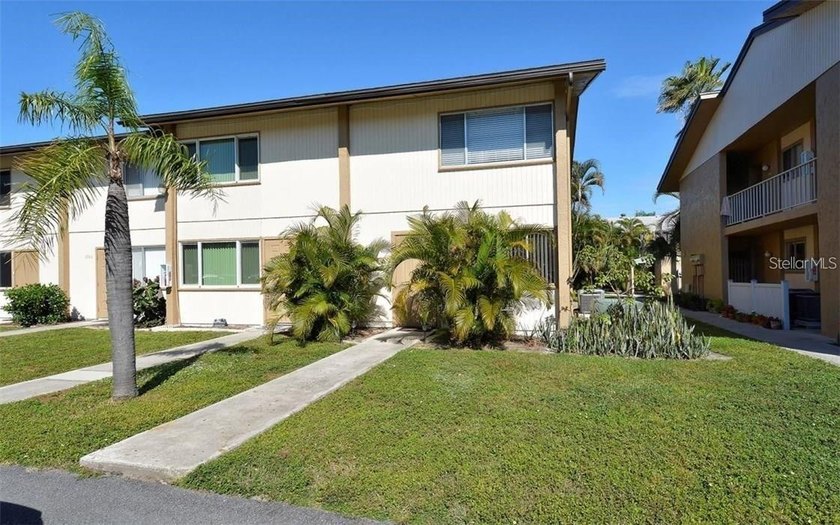 LOCATION, LIFESTYLE, AND VALUE! Just under two miles from the - Beach Townhome/Townhouse for sale in Sarasota, Florida on Beachhouse.com