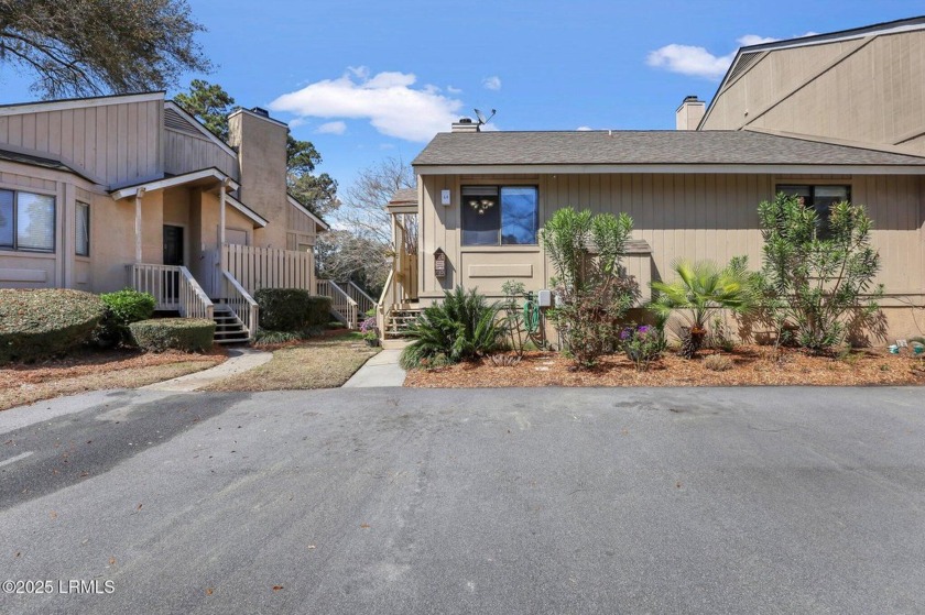 Newly renovated and fully furnished 2BR/2BA end-unit condo in - Beach Condo for sale in Hilton Head Island, South Carolina on Beachhouse.com