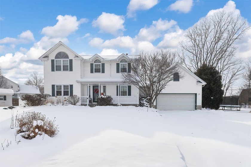 Irresistible home, perfectly-located at the top of a cul-de-sac - Beach Home for sale in Erie, Pennsylvania on Beachhouse.com