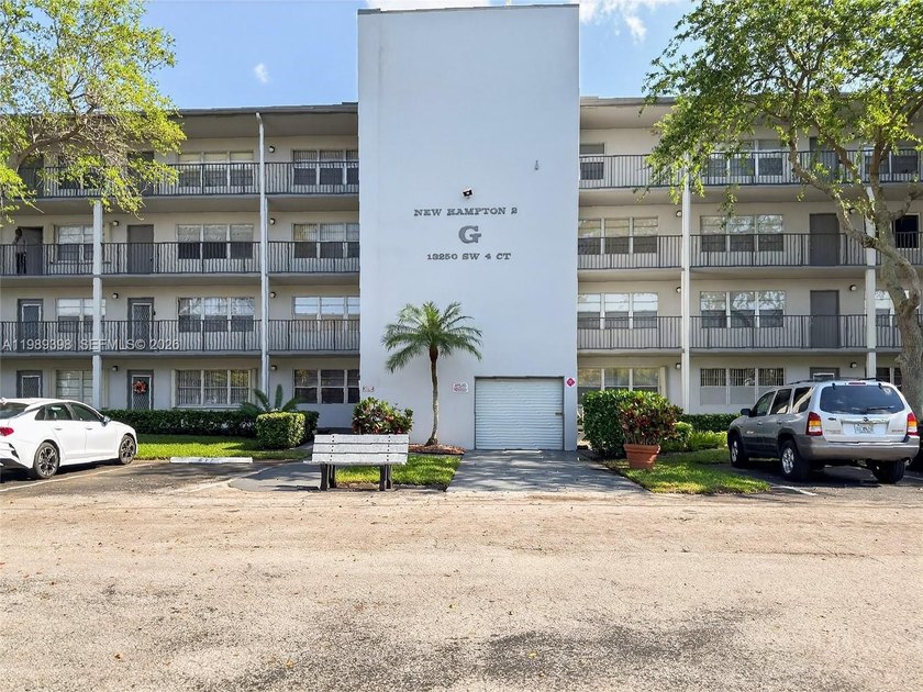 Enjoy comfortable living in this 1-bedroom, 1-bath condo with - Beach Condo for sale in Pembroke Pines, Florida on Beachhouse.com
