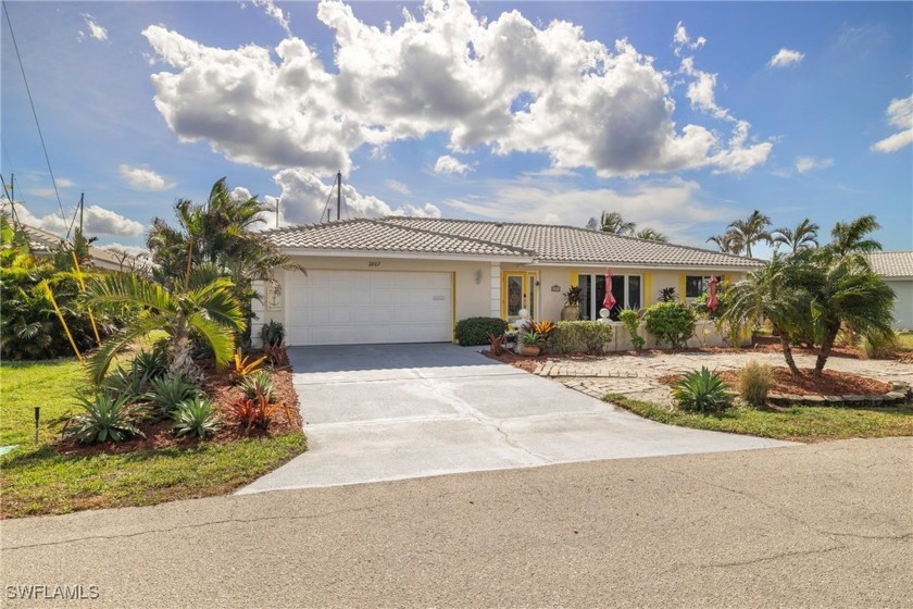 Discover your ideal Florida-style retreat in this bright and - Beach Home for sale in Punta Gorda, Florida on Beachhouse.com