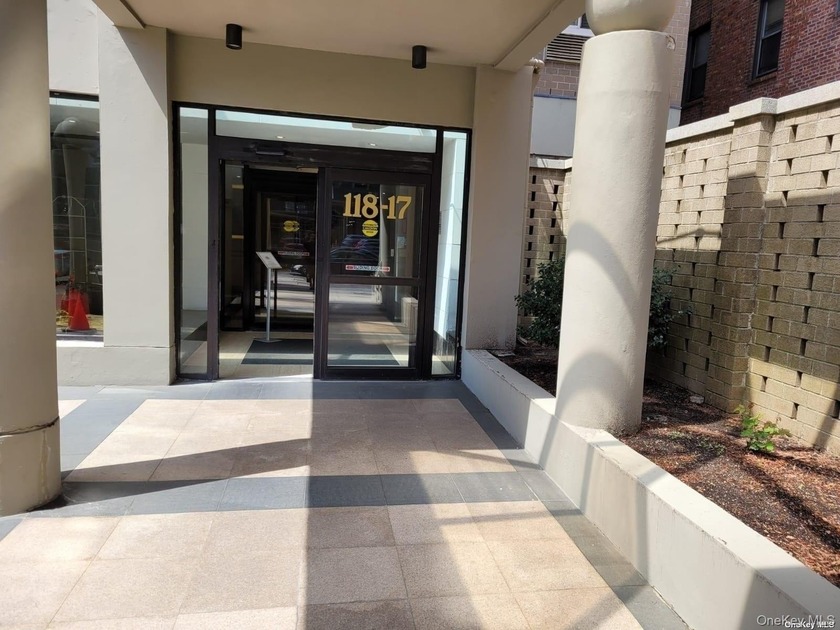 Welcome home to this recently renovated, sun-drenched - Beach Home for sale in Forest Hills, New York on Beachhouse.com