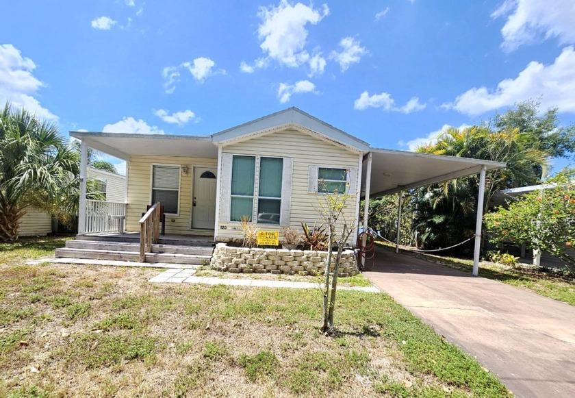 Charming 1992  2 bedroom, 2 bath you won't want to miss.   This - Beach Home for sale in Tarpon Springs, Florida on Beachhouse.com