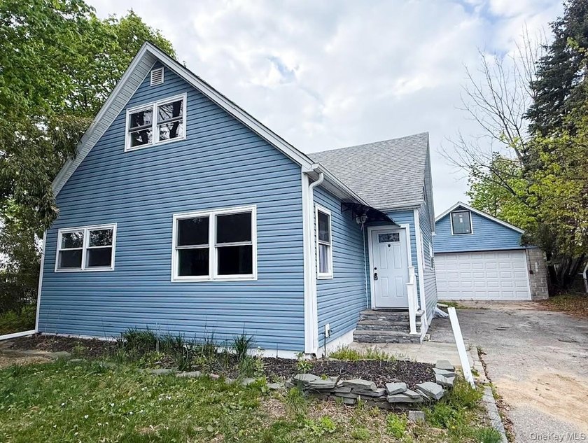WOW! Grab this newly Updated 1 Family home before the summer - Beach Home for sale in Glenwood Landing, New York on Beachhouse.com